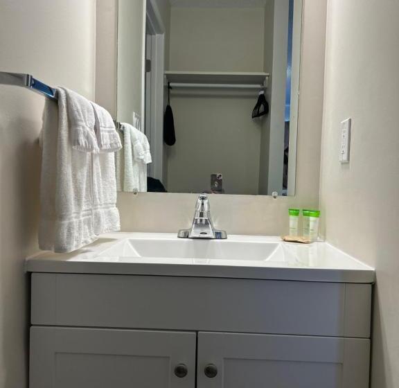 Отель Anavada Inn & Suites Grande Prairie