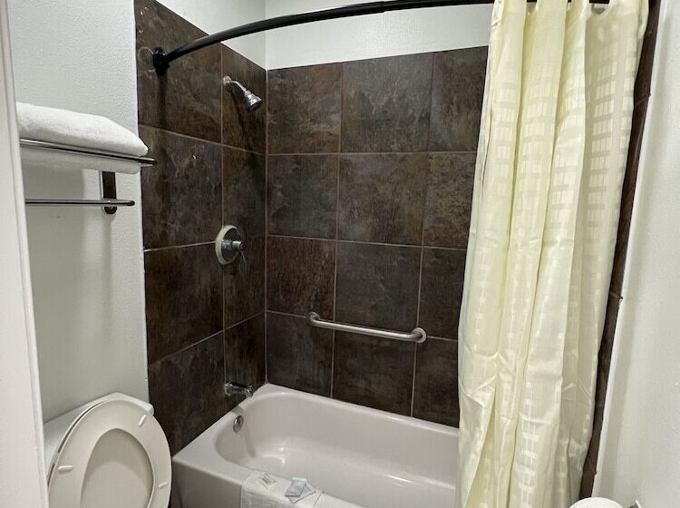 Отель Bass Inn   Choke Canyon National Park