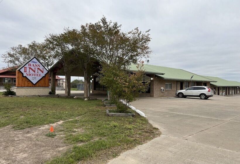 Отель Bass Inn   Choke Canyon National Park