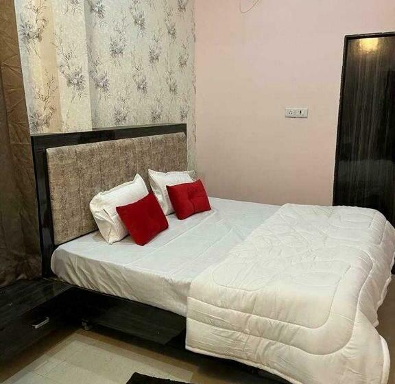 בית מלון כפרי Capital O 89011 The Awadh Residency