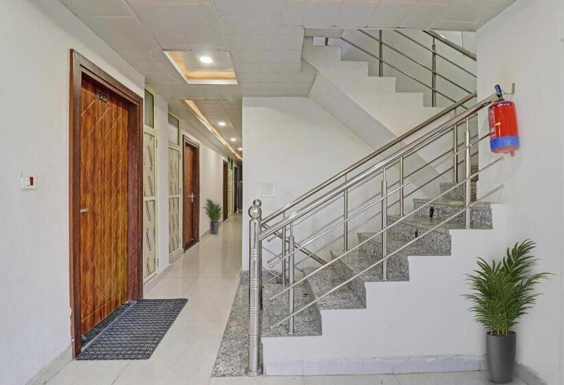 Hotel Collection O 70356  Apple Grand