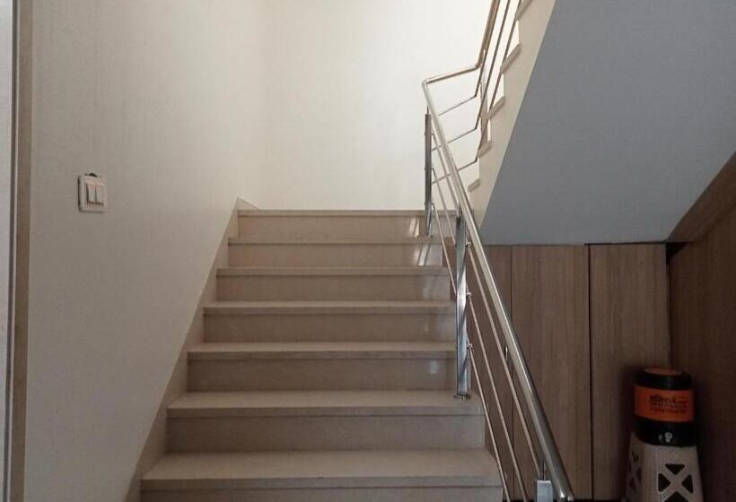 בית מלון כפרי Dwarka Palace