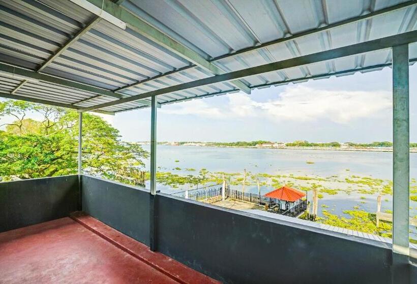 Hotel Flagship Lake View Residency