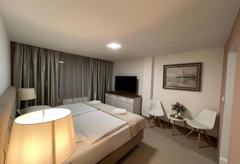 בית מלון כפרי Galeria Pezinska Baba