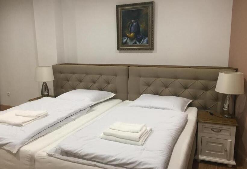 בית מלון כפרי Galeria Pezinska Baba