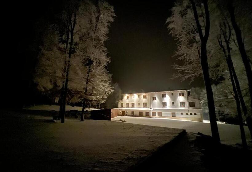 בית מלון כפרי Galeria Pezinska Baba