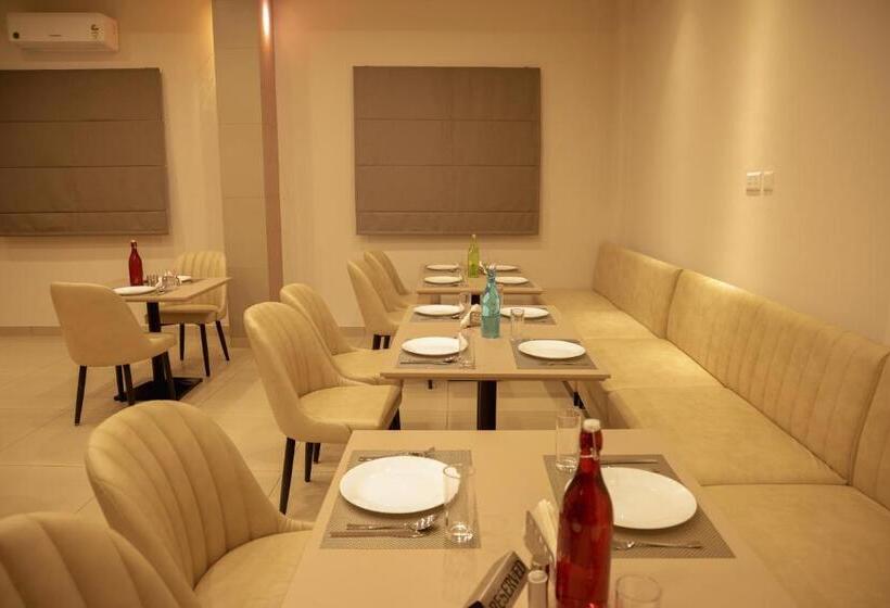 Отель Hilux Courtyard