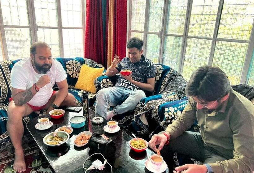 Отель Kantha Fort Home Stay, Kanthgaon