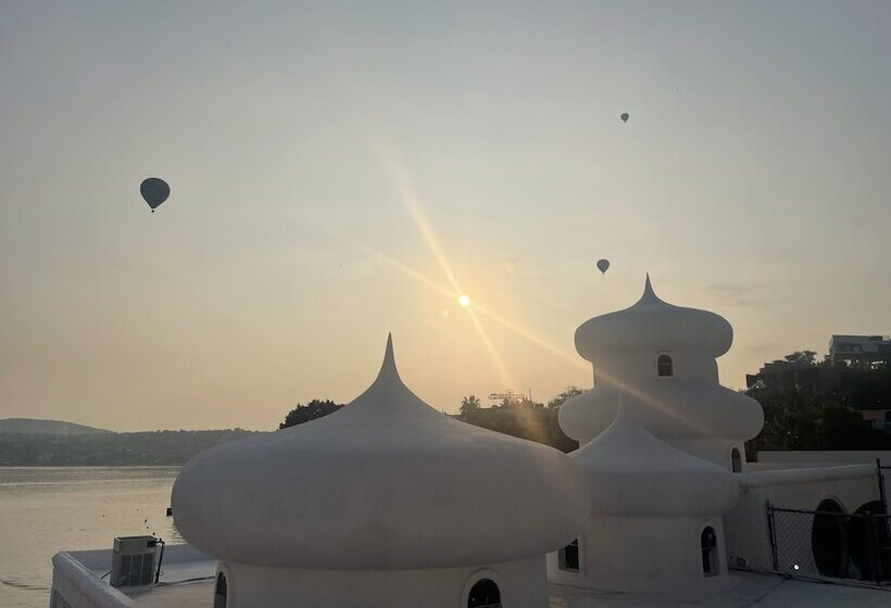 ホテル Marina Palace Teques