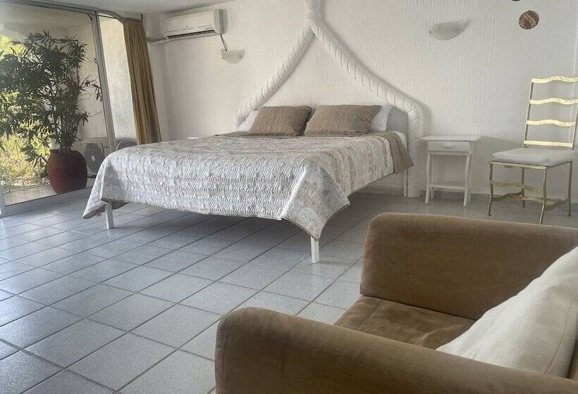 ホテル Marina Palace Teques