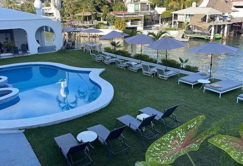 ホテル Marina Palace Teques