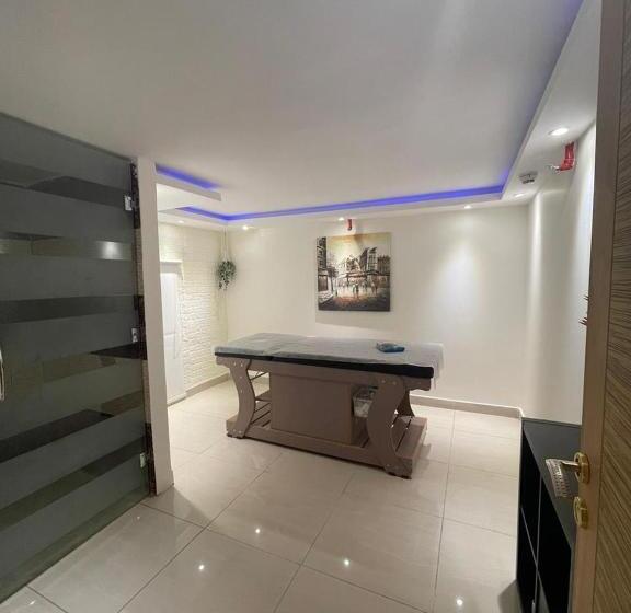 هتل Mira Business