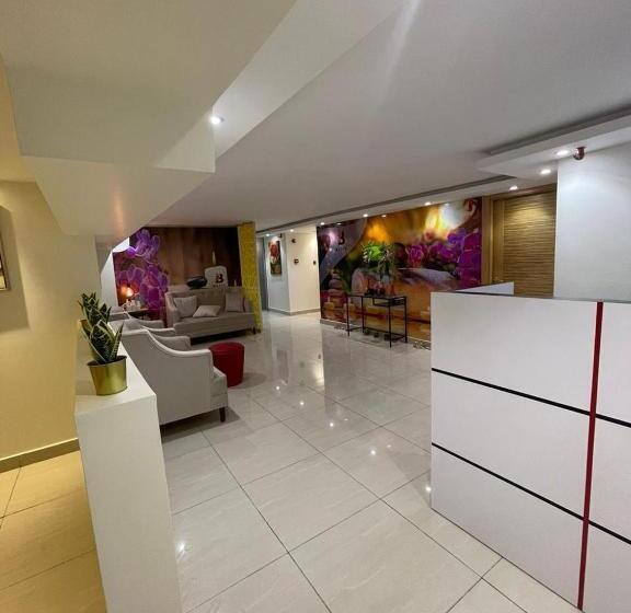 هتل Mira Business