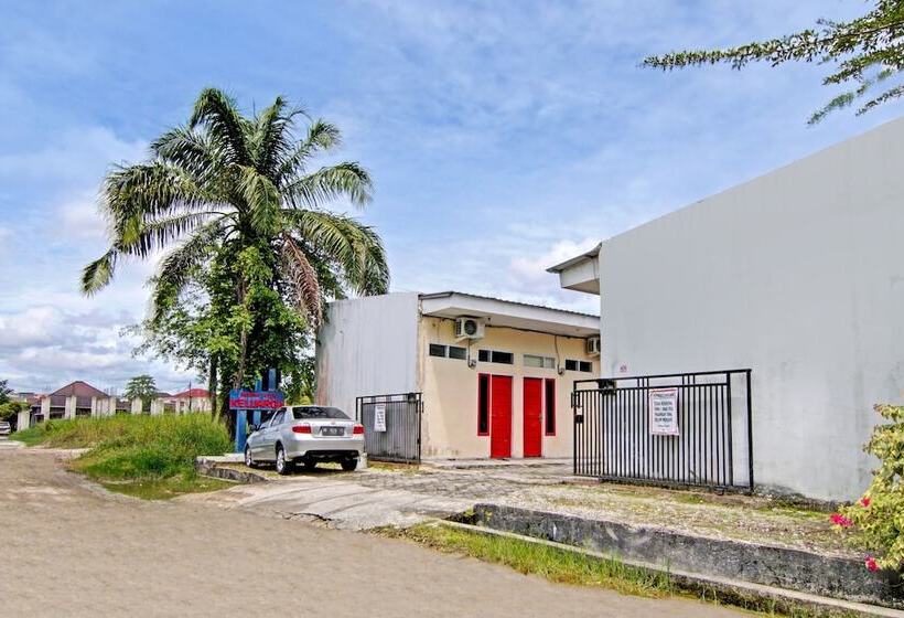 Отель Oyo 91921 Homestay Keluarga Syariah