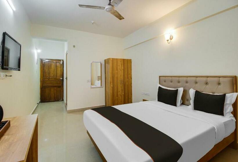 בית מלון כפרי Oyo Flagship 70310 Declassio By Goas Pearl