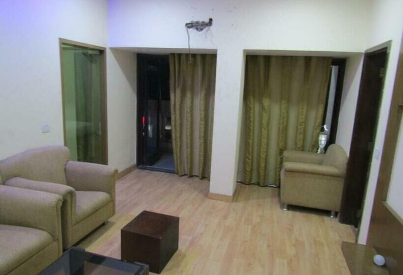 酒店 Royal Regency