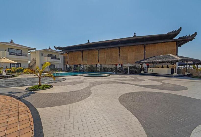 Отель Shyama Sarovar Portico