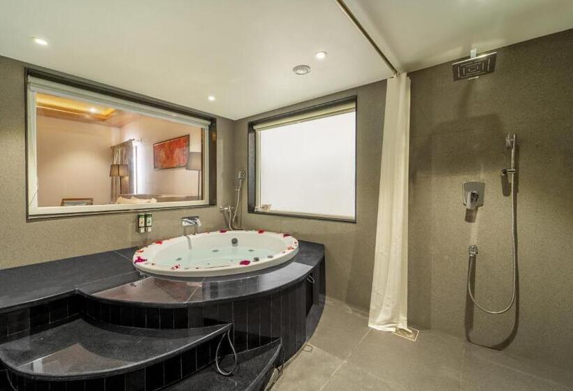 فندق Shyama Sarovar Portico