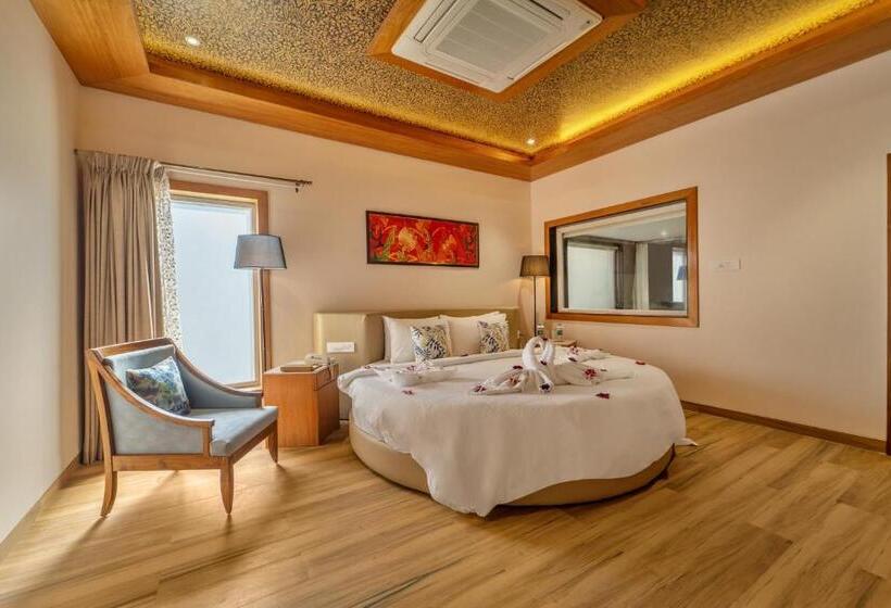 Отель Shyama Sarovar Portico