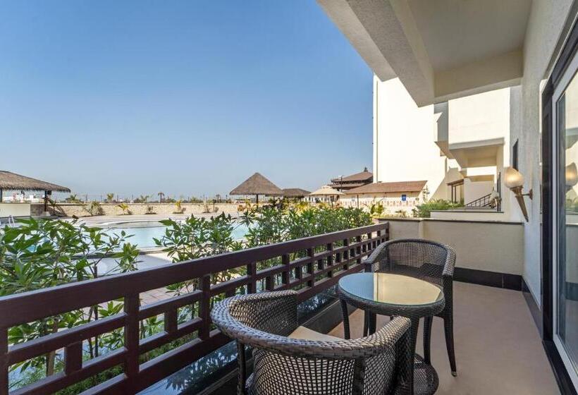 Отель Shyama Sarovar Portico