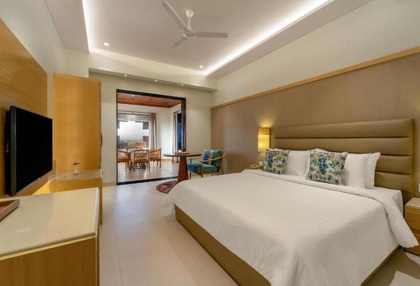 Отель Shyama Sarovar Portico