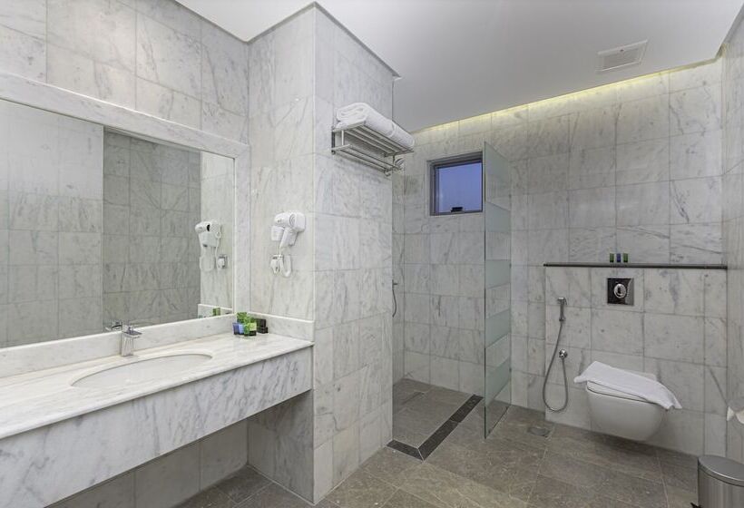 Отель The Seasons