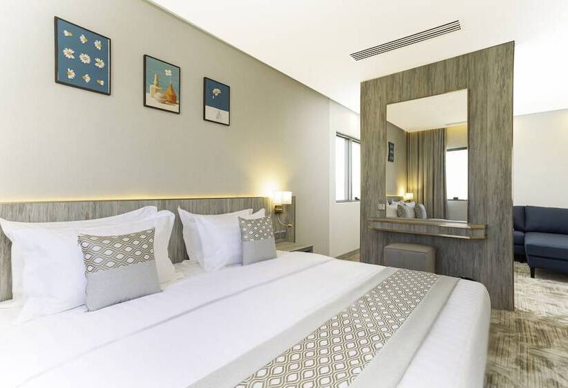 Отель The Seasons