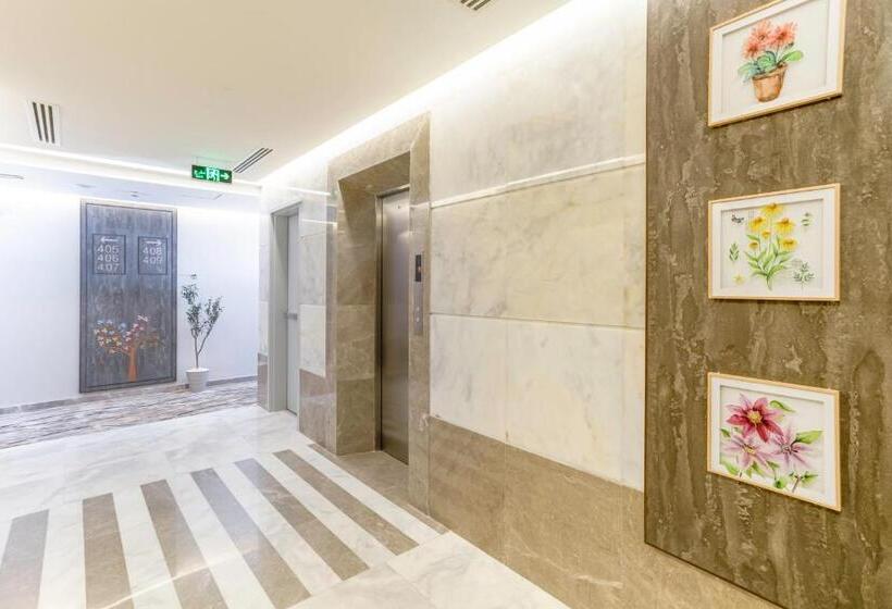 Отель The Seasons