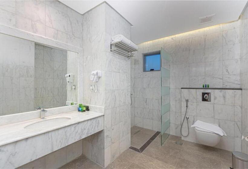 Отель The Seasons