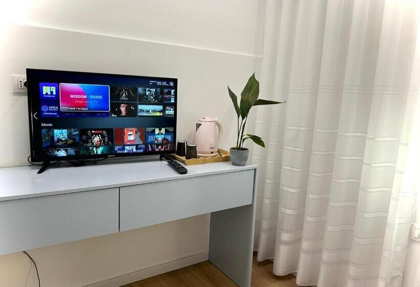 فندق Tirana Square