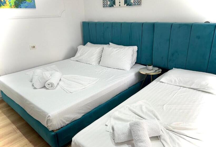 בית מלון כפרי Tirana Square