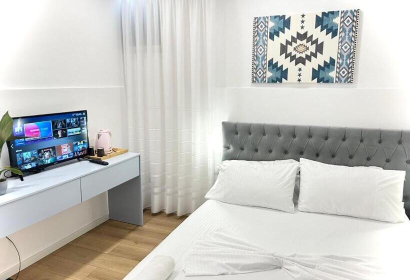 فندق Tirana Square