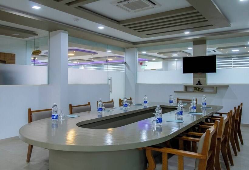 Отель Treebo Trend Chembra Residency