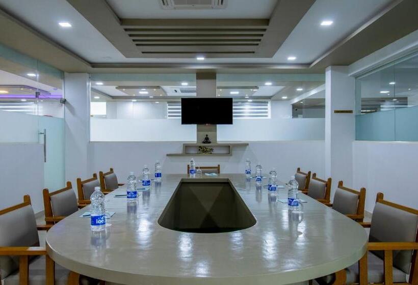 Отель Treebo Trend Chembra Residency