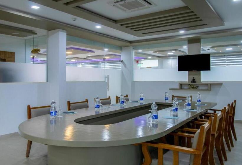 Отель Treebo Trend Chembra Residency