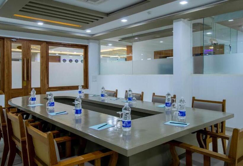 Отель Treebo Trend Chembra Residency