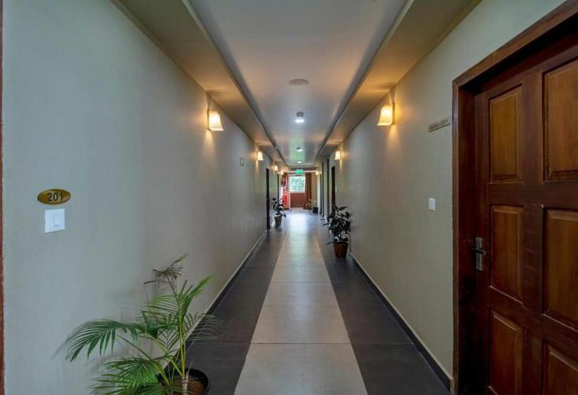 Отель Treebo Trend Chembra Residency