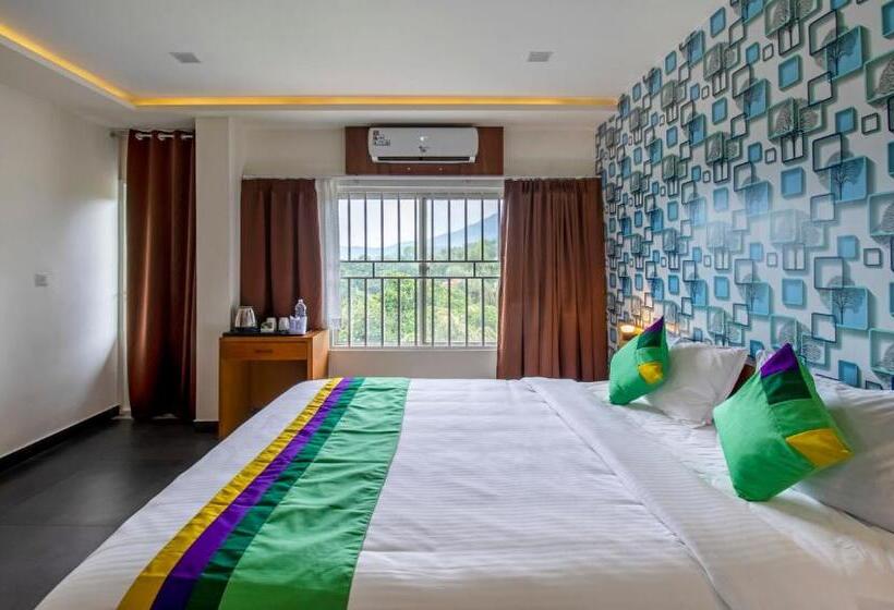 Отель Treebo Trend Chembra Residency