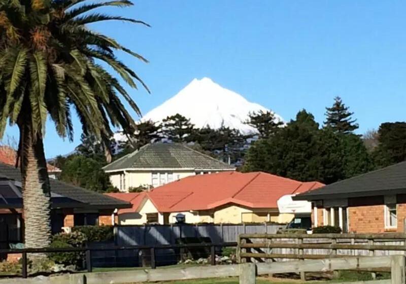 Parkside Motel And Apartments