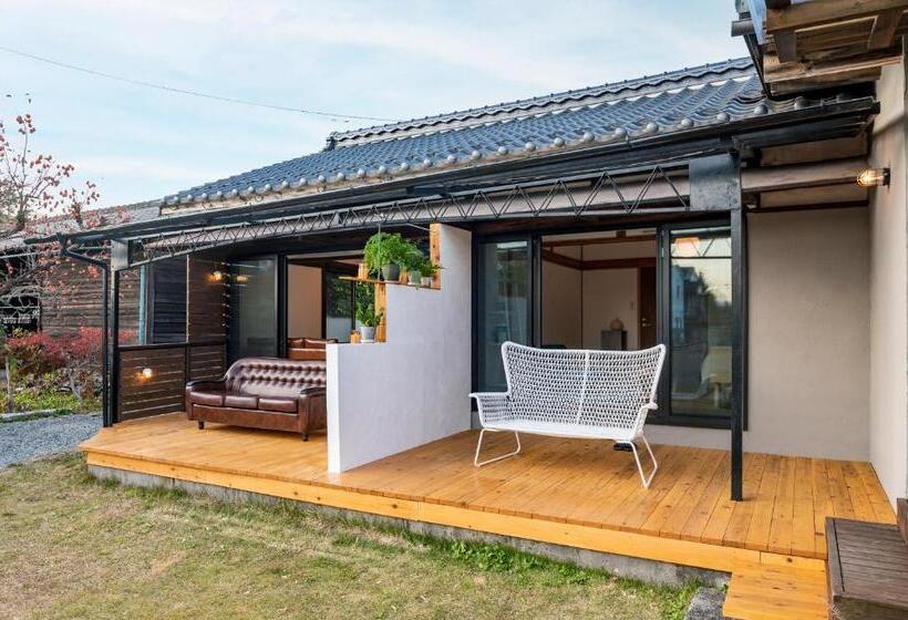 펜션 深々 Books&stay シンシンブックスアンドステイ