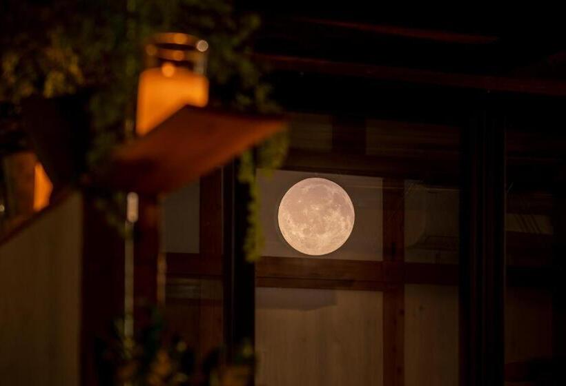 펜션 深々 Books&stay シンシンブックスアンドステイ