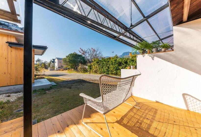 펜션 深々 Books&stay シンシンブックスアンドステイ