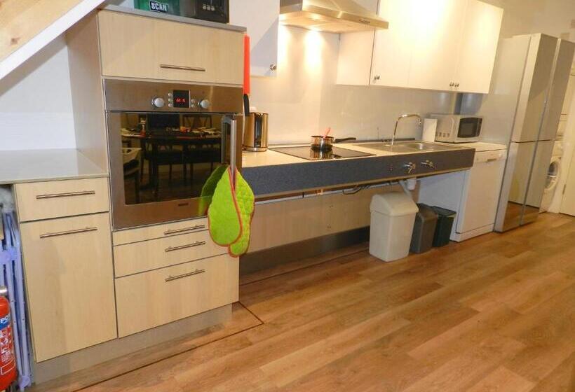 膳宿费 Cotswold Charm George Barn