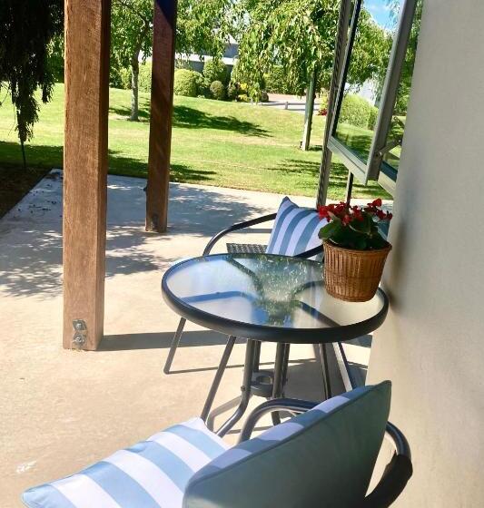 پانسیون Lookout Escape Studio, Alexandra