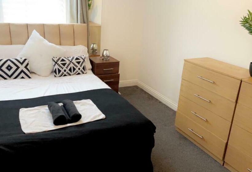 膳宿费 Red Bricks Staycation