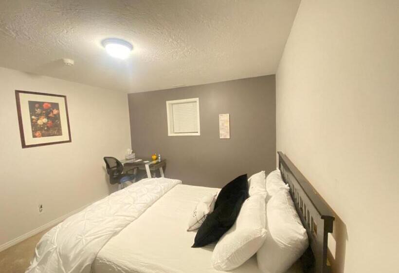 بنسيون Yellowknife Bed And Breakfast