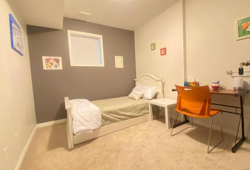 بنسيون Yellowknife Bed And Breakfast