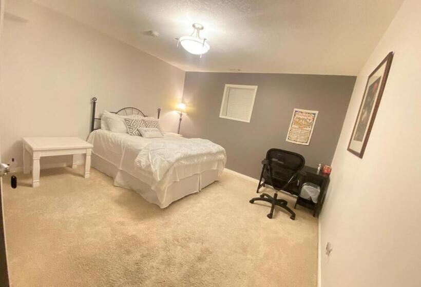 بنسيون Yellowknife Bed And Breakfast