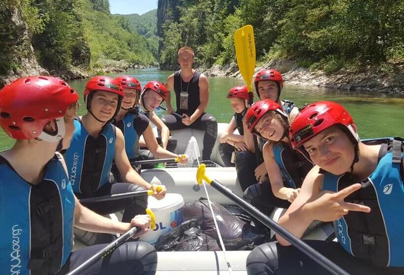 استراحتگاه Forest Lodges