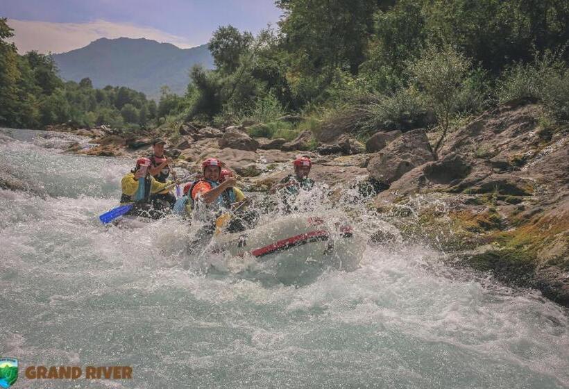 استراحتگاه Forest Lodges